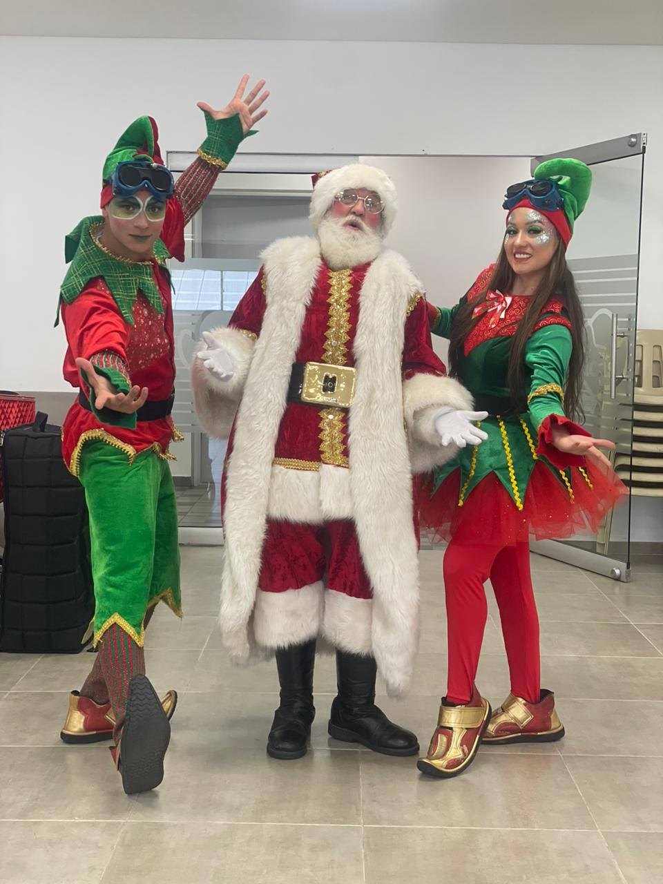 Personajes navideños para campaña de temporada